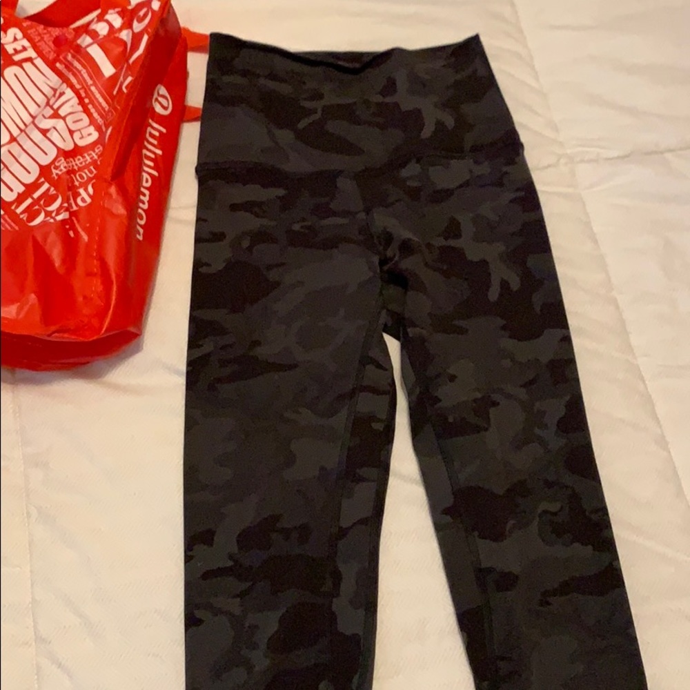 LULULEMON MULTI CAMO GATOR GREEN ALIGN CROP 21”